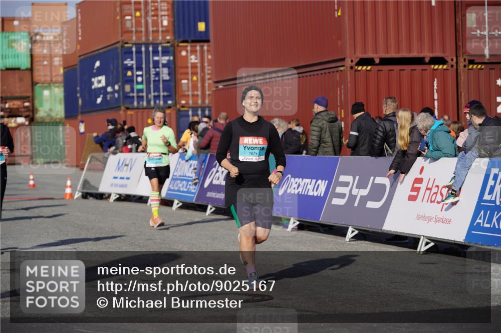 03.10.2025 - Köhlbrandbrückenlauf Michael Burmester http://msf.ph/oto/9025167 03.10.2025 10:28:02 Ziel 1592, 1775, 2320, 2621, 2630, 2632, 2636, 2752, 3614, 3631, 3670 meine-sportfotos.de