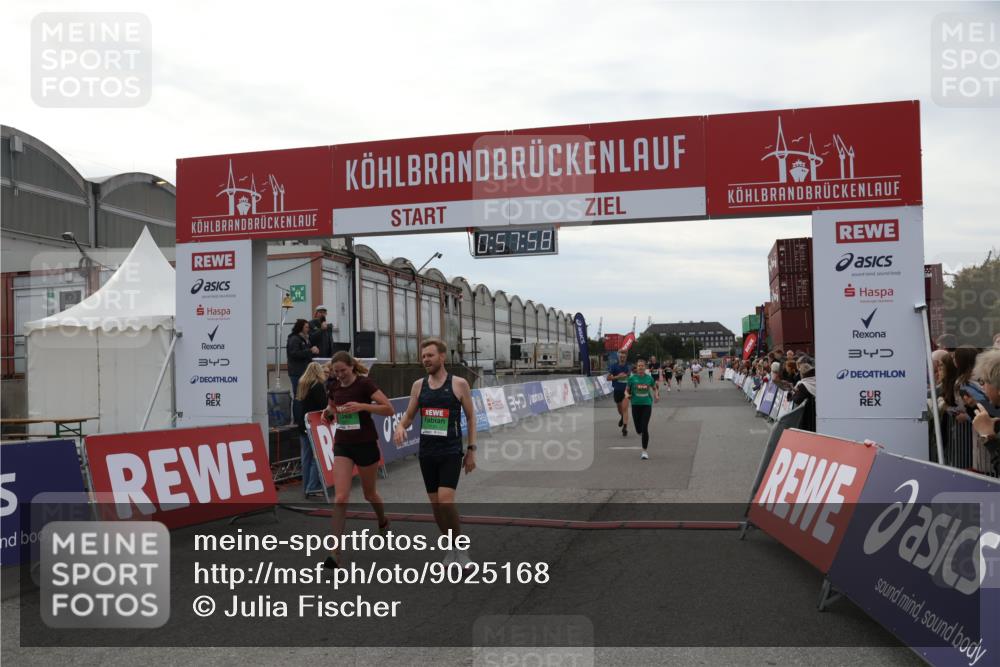 03.10.2025 - Köhlbrandbrückenlauf Julia Fischer http://msf.ph/oto/9025168 03.10.2025 15:57:58 Ziel 7051, 7082, 7087, 7127, 7131, 7570, 9438 meine-sportfotos.de