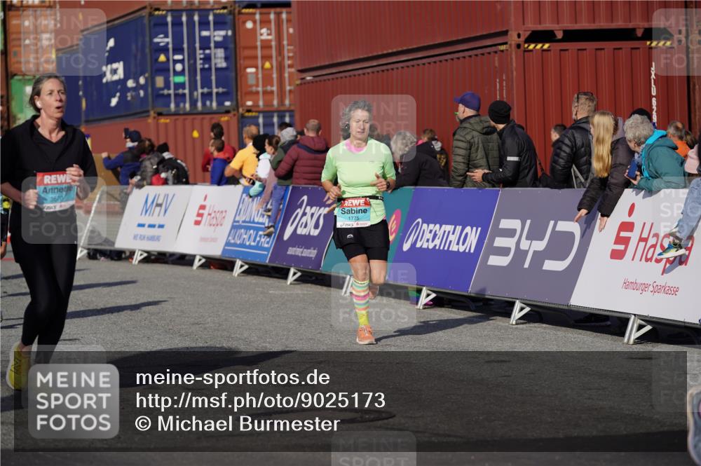 03.10.2025 - Köhlbrandbrückenlauf Michael Burmester http://msf.ph/oto/9025173 03.10.2025 10:28:03 Ziel 1592, 1775, 2320, 2621, 2630, 2632, 2636, 2752, 3399, 3614, 3631, 3670 meine-sportfotos.de