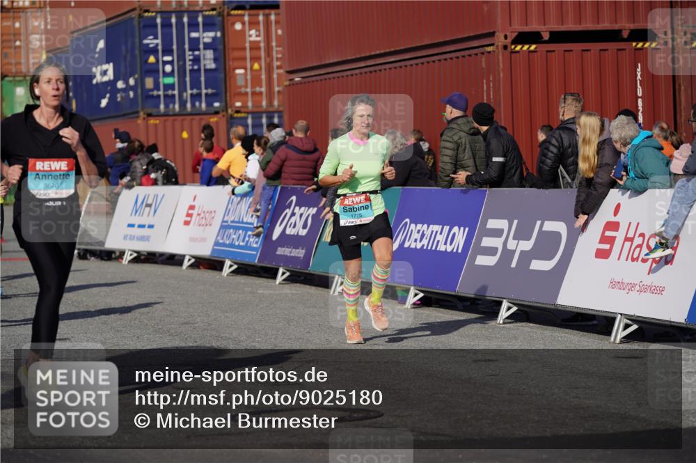 03.10.2025 - Köhlbrandbrückenlauf Michael Burmester http://msf.ph/oto/9025180 03.10.2025 10:28:04 Ziel 1592, 1775, 2320, 2621, 2630, 2632, 2636, 3398, 3399, 3432, 3614, 3631, 3670 meine-sportfotos.de