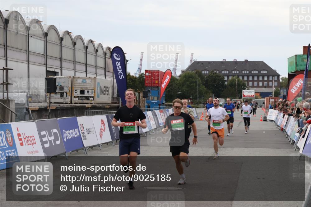 03.10.2025 - Köhlbrandbrückenlauf Julia Fischer http://msf.ph/oto/9025185 03.10.2025 15:58:04 Ziel 7029, 7051, 7087, 7127, 7131, 7352, 7577, 7614, 9438 meine-sportfotos.de