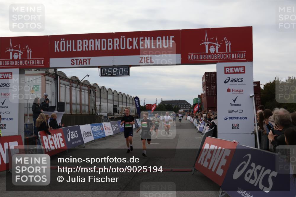 03.10.2025 - Köhlbrandbrückenlauf Julia Fischer http://msf.ph/oto/9025194 03.10.2025 15:58:05 Ziel 7029, 7051, 7087, 7131, 7352, 7577, 7614, 9438 meine-sportfotos.de