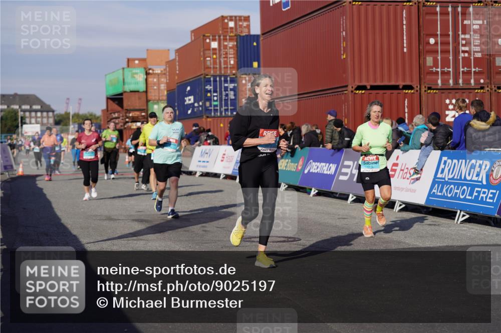 03.10.2025 - Köhlbrandbrückenlauf Michael Burmester http://msf.ph/oto/9025197 03.10.2025 10:28:05 Ziel 1592, 1775, 2621, 2630, 2632, 2636, 3398, 3399, 3432, 3614, 3631, 3670 meine-sportfotos.de