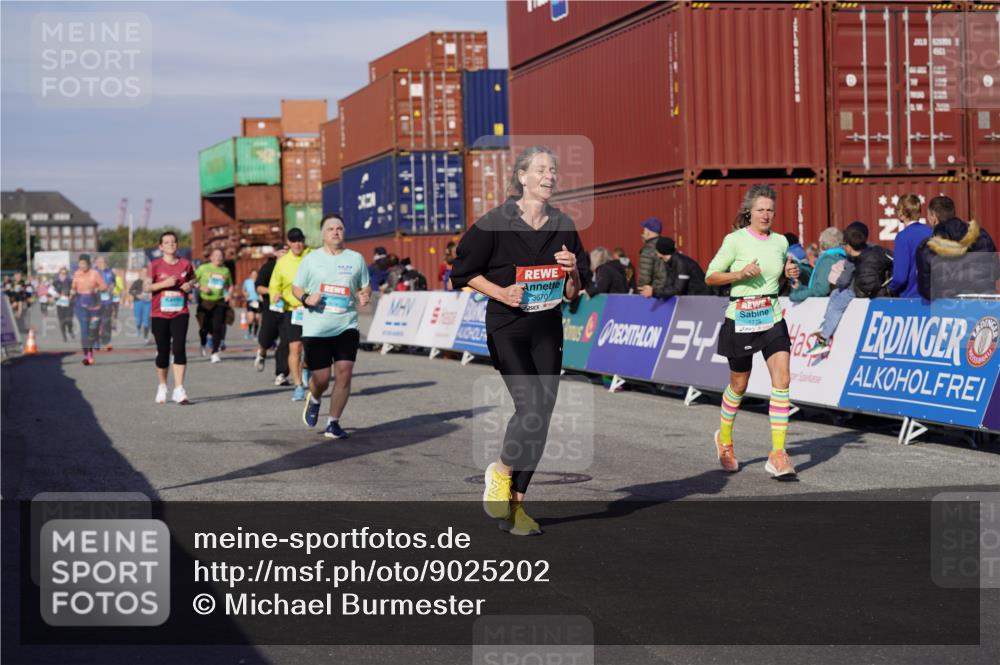 03.10.2025 - Köhlbrandbrückenlauf Michael Burmester http://msf.ph/oto/9025202 03.10.2025 10:28:05 Ziel 1592, 1775, 2621, 2630, 2632, 2636, 3398, 3399, 3432, 3614, 3631, 3670 meine-sportfotos.de