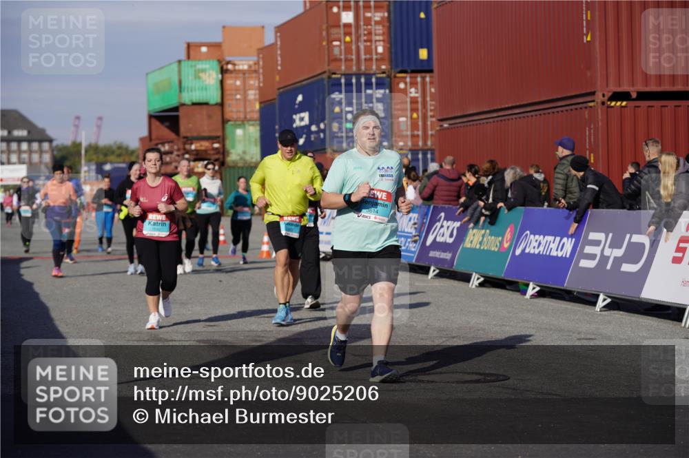 03.10.2025 - Köhlbrandbrückenlauf Michael Burmester http://msf.ph/oto/9025206 03.10.2025 10:28:06 Ziel 1592, 1775, 1872, 2621, 2630, 2632, 2636, 3231, 3398, 3399, 3432, 3476, 3614, 3631, 3670 meine-sportfotos.de