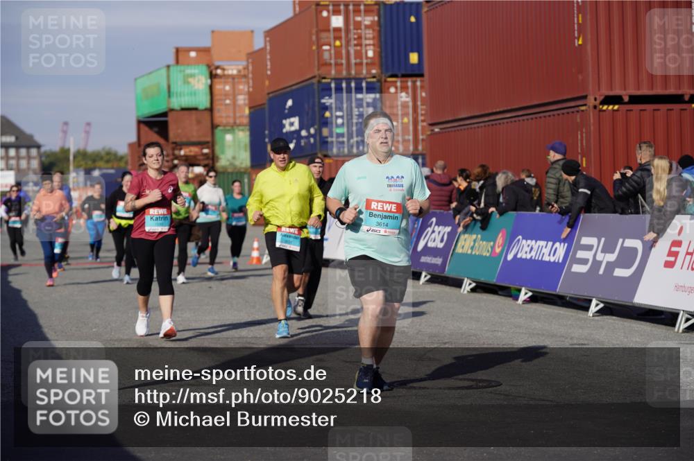 03.10.2025 - Köhlbrandbrückenlauf Michael Burmester http://msf.ph/oto/9025218 03.10.2025 10:28:06 Ziel 1592, 1775, 1872, 2621, 2630, 2632, 2636, 3231, 3398, 3399, 3432, 3476, 3614, 3631, 3670 meine-sportfotos.de