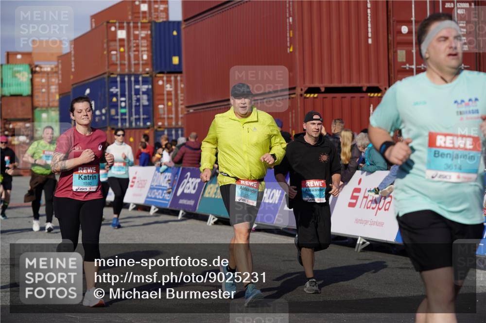 03.10.2025 - Köhlbrandbrückenlauf Michael Burmester http://msf.ph/oto/9025231 03.10.2025 10:28:09 Ziel 1579, 1592, 1775, 1872, 2094, 2366, 2621, 2636, 2869, 2870, 3161, 3231, 3398, 3399, 3432, 3476, 3614, 3631, 3670 meine-sportfotos.de
