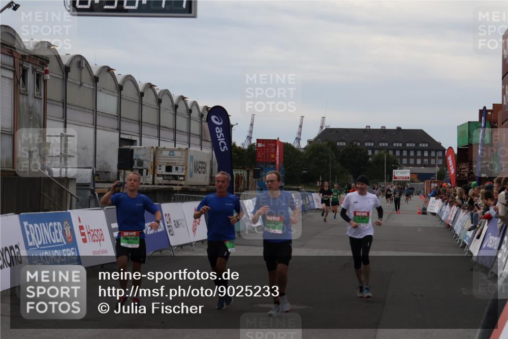 03.10.2025 - Köhlbrandbrückenlauf Julia Fischer http://msf.ph/oto/9025233 03.10.2025 15:58:11 Ziel 7029, 7087, 7352, 7577, 7614, 8761, 9223, 9224, 9227 meine-sportfotos.de