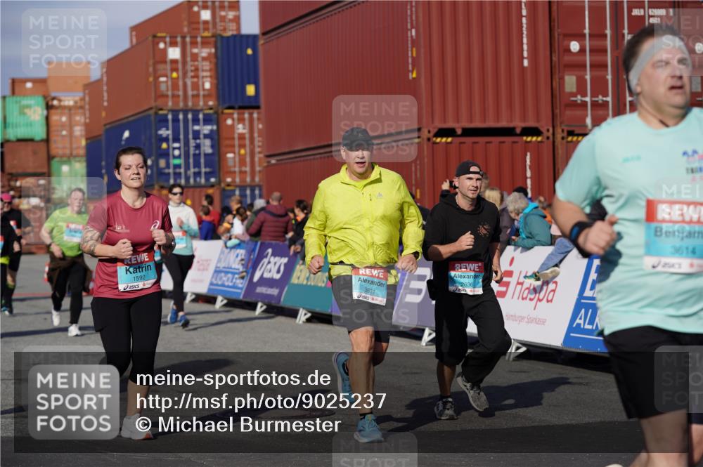 03.10.2025 - Köhlbrandbrückenlauf Michael Burmester http://msf.ph/oto/9025237 03.10.2025 10:28:09 Ziel 1579, 1592, 1775, 1872, 2094, 2366, 2621, 2636, 2869, 2870, 3161, 3231, 3398, 3399, 3432, 3476, 3614, 3631, 3670 meine-sportfotos.de
