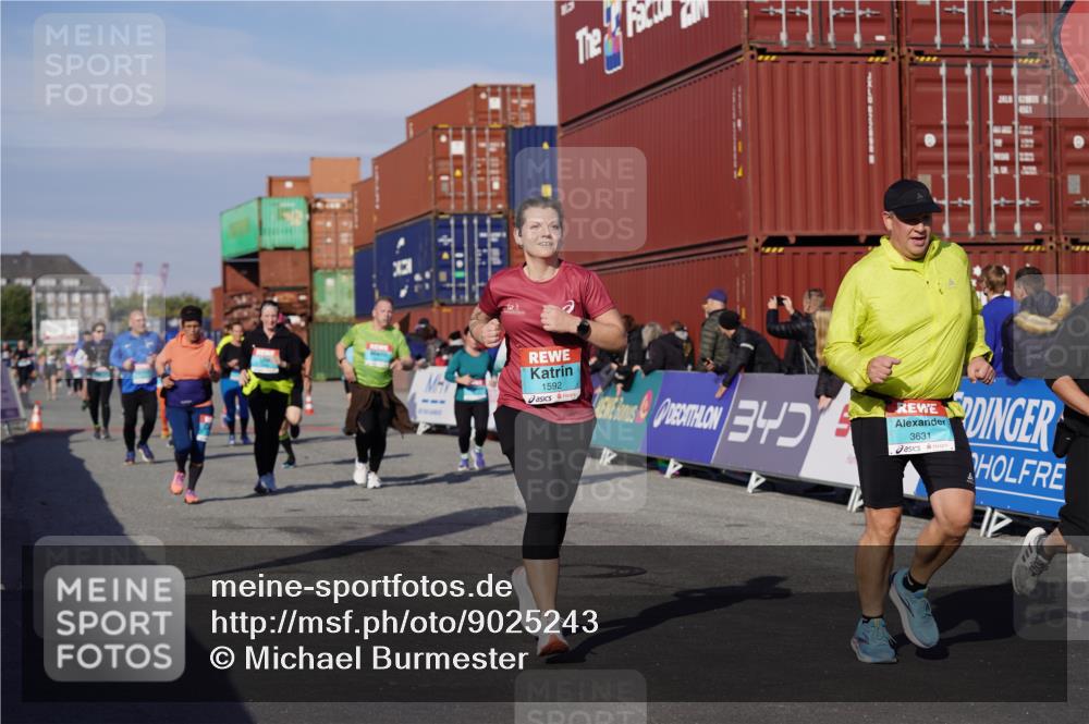 03.10.2025 - Köhlbrandbrückenlauf Michael Burmester http://msf.ph/oto/9025243 03.10.2025 10:28:10 Ziel 1579, 1592, 1775, 1872, 2094, 2366, 2636, 2869, 2870, 3161, 3231, 3360, 3398, 3399, 3432, 3476, 3614, 3631 meine-sportfotos.de
