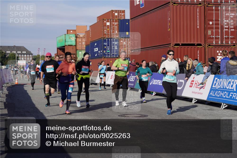 03.10.2025 - Köhlbrandbrückenlauf Michael Burmester http://msf.ph/oto/9025263 03.10.2025 10:28:11 Ziel 1579, 1592, 1775, 1872, 2094, 2366, 2636, 2869, 2870, 3161, 3231, 3360, 3398, 3399, 3432, 3476, 3611, 3614, 3631 meine-sportfotos.de