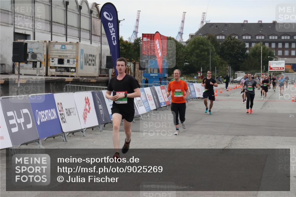 03.10.2025 - Köhlbrandbrückenlauf Julia Fischer http://msf.ph/oto/9025269 03.10.2025 15:58:18 Ziel 7096, 7104, 7352, 7614, 8761, 9223, 9224, 9227 meine-sportfotos.de