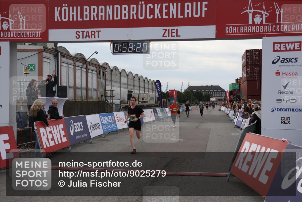 03.10.2025 - Köhlbrandbrückenlauf Julia Fischer http://msf.ph/oto/9025279 03.10.2025 15:58:20 Ziel 7096, 7104, 8761, 9223, 9224, 9227 meine-sportfotos.de