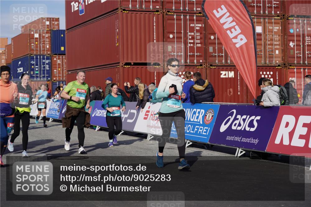 03.10.2025 - Köhlbrandbrückenlauf Michael Burmester http://msf.ph/oto/9025283 03.10.2025 10:28:12 Ziel 1579, 1592, 1872, 2094, 2366, 2636, 2869, 2870, 3161, 3231, 3360, 3398, 3399, 3432, 3476, 3611, 3631 meine-sportfotos.de