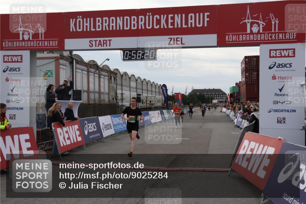 03.10.2025 - Köhlbrandbrückenlauf Julia Fischer http://msf.ph/oto/9025284 03.10.2025 15:58:20 Ziel 7096, 7104, 8761, 9223, 9224, 9227 meine-sportfotos.de