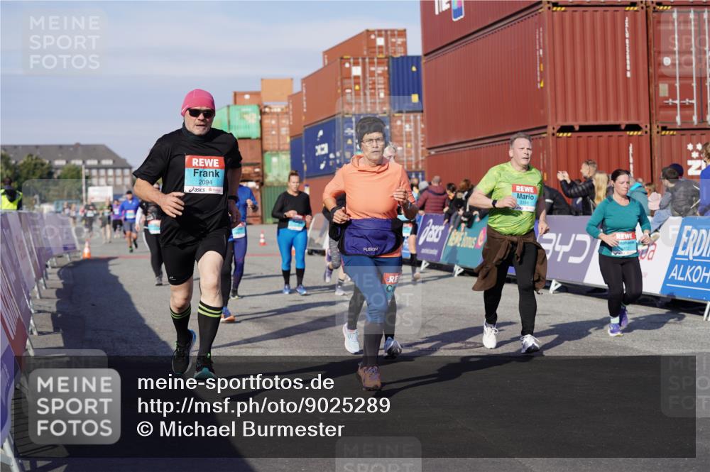 03.10.2025 - Köhlbrandbrückenlauf Michael Burmester http://msf.ph/oto/9025289 03.10.2025 10:28:13 Ziel 1579, 1872, 2094, 2366, 2636, 2869, 2870, 3161, 3231, 3360, 3398, 3399, 3432, 3476, 3611 meine-sportfotos.de