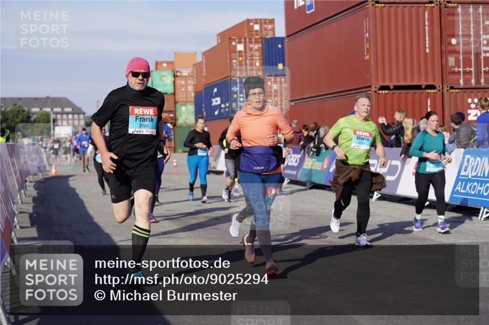 03.10.2025 - Köhlbrandbrückenlauf Michael Burmester http://msf.ph/oto/9025294 03.10.2025 10:28:13 Ziel 1579, 1872, 2094, 2366, 2636, 2869, 2870, 3161, 3231, 3360, 3398, 3399, 3432, 3476, 3611 meine-sportfotos.de