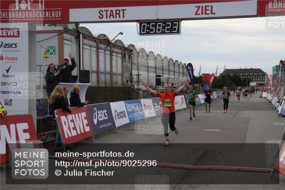 03.10.2025 - Köhlbrandbrückenlauf Julia Fischer http://msf.ph/oto/9025296 03.10.2025 15:58:23 Ziel 7095, 7096, 7104, 8761, 9223, 9224, 9227, 9340, 9659 meine-sportfotos.de
