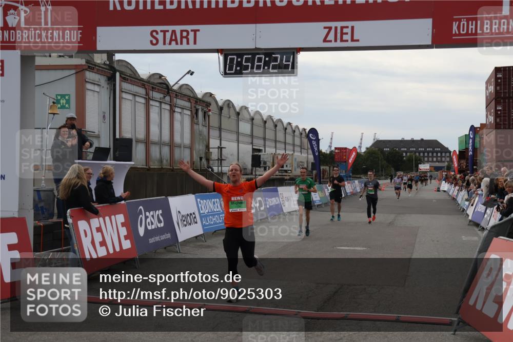 03.10.2025 - Köhlbrandbrückenlauf Julia Fischer http://msf.ph/oto/9025303 03.10.2025 15:58:24 Ziel 7095, 7096, 7104, 8761, 9340, 9659 meine-sportfotos.de