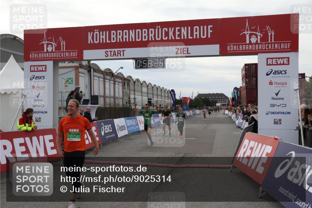 03.10.2025 - Köhlbrandbrückenlauf Julia Fischer http://msf.ph/oto/9025314 03.10.2025 15:58:26 Ziel 7095, 7096, 7104, 9340, 9659 meine-sportfotos.de