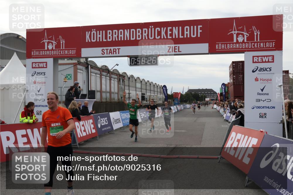 03.10.2025 - Köhlbrandbrückenlauf Julia Fischer http://msf.ph/oto/9025316 03.10.2025 15:58:26 Ziel 7095, 7096, 7104, 9340, 9659 meine-sportfotos.de