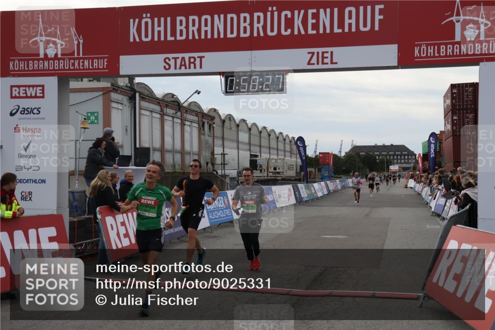 03.10.2025 - Köhlbrandbrückenlauf Julia Fischer http://msf.ph/oto/9025331 03.10.2025 15:58:28 Ziel 7095, 7096, 7104, 7121, 9340, 9659 meine-sportfotos.de