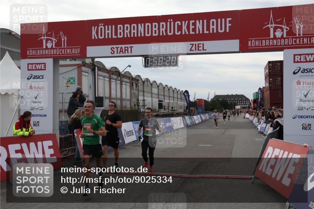 03.10.2025 - Köhlbrandbrückenlauf Julia Fischer http://msf.ph/oto/9025334 03.10.2025 15:58:28 Ziel 7095, 7096, 7104, 7121, 9340, 9659 meine-sportfotos.de