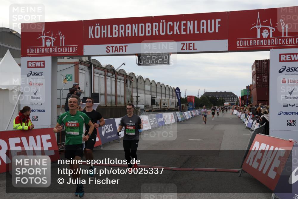 03.10.2025 - Köhlbrandbrückenlauf Julia Fischer http://msf.ph/oto/9025337 03.10.2025 15:58:28 Ziel 7095, 7096, 7104, 7121, 9340, 9659 meine-sportfotos.de