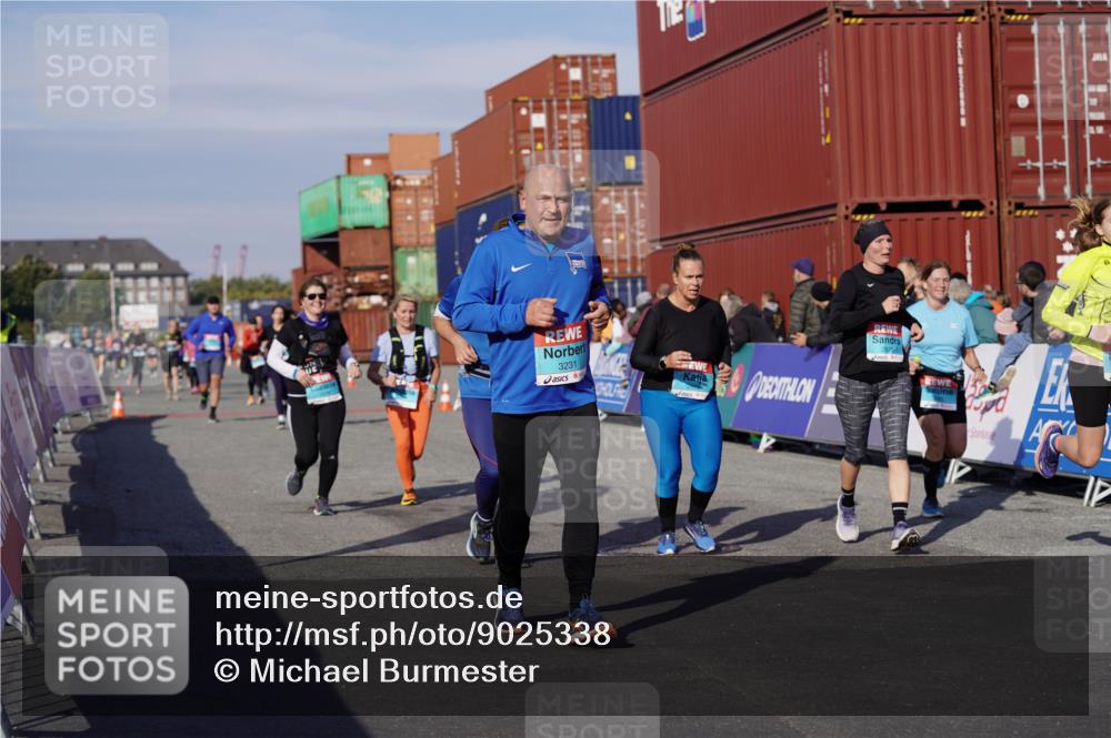 03.10.2025 - Köhlbrandbrückenlauf Michael Burmester http://msf.ph/oto/9025338 03.10.2025 10:28:16 Ziel 1579, 1872, 1910, 2094, 2366, 2409, 2869, 2870, 3161, 3231, 3360, 3398, 3432, 3476, 3611 meine-sportfotos.de