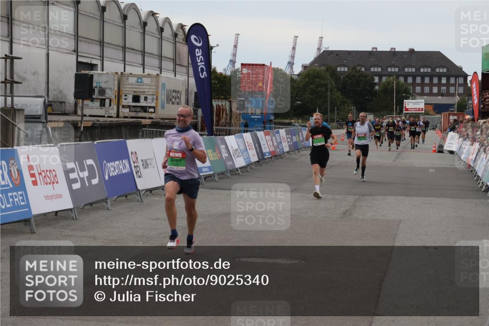 03.10.2025 - Köhlbrandbrückenlauf Julia Fischer http://msf.ph/oto/9025340 03.10.2025 15:58:31 Ziel 7095, 7104, 7121, 9340, 9659, 9715 meine-sportfotos.de