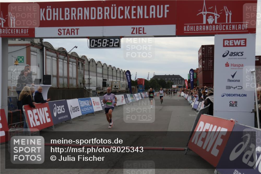 03.10.2025 - Köhlbrandbrückenlauf Julia Fischer http://msf.ph/oto/9025343 03.10.2025 15:58:32 Ziel 7095, 7104, 7121, 9057, 9340, 9659, 9715 meine-sportfotos.de