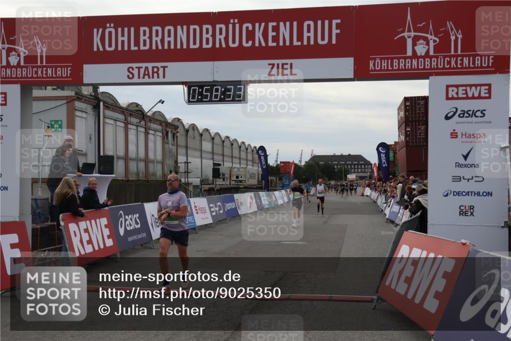 03.10.2025 - Köhlbrandbrückenlauf Julia Fischer http://msf.ph/oto/9025350 03.10.2025 15:58:33 Ziel 7095, 7104, 7121, 9057, 9340, 9659, 9715 meine-sportfotos.de