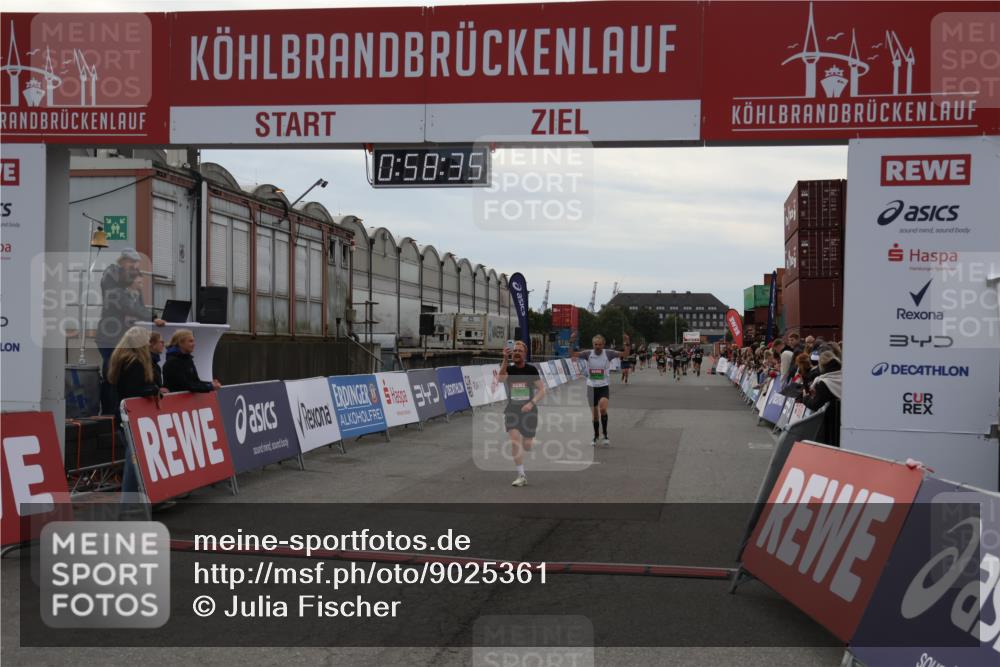 03.10.2025 - Köhlbrandbrückenlauf Julia Fischer http://msf.ph/oto/9025361 03.10.2025 15:58:36 Ziel 7095, 7121, 9057, 9340, 9659, 9715 meine-sportfotos.de