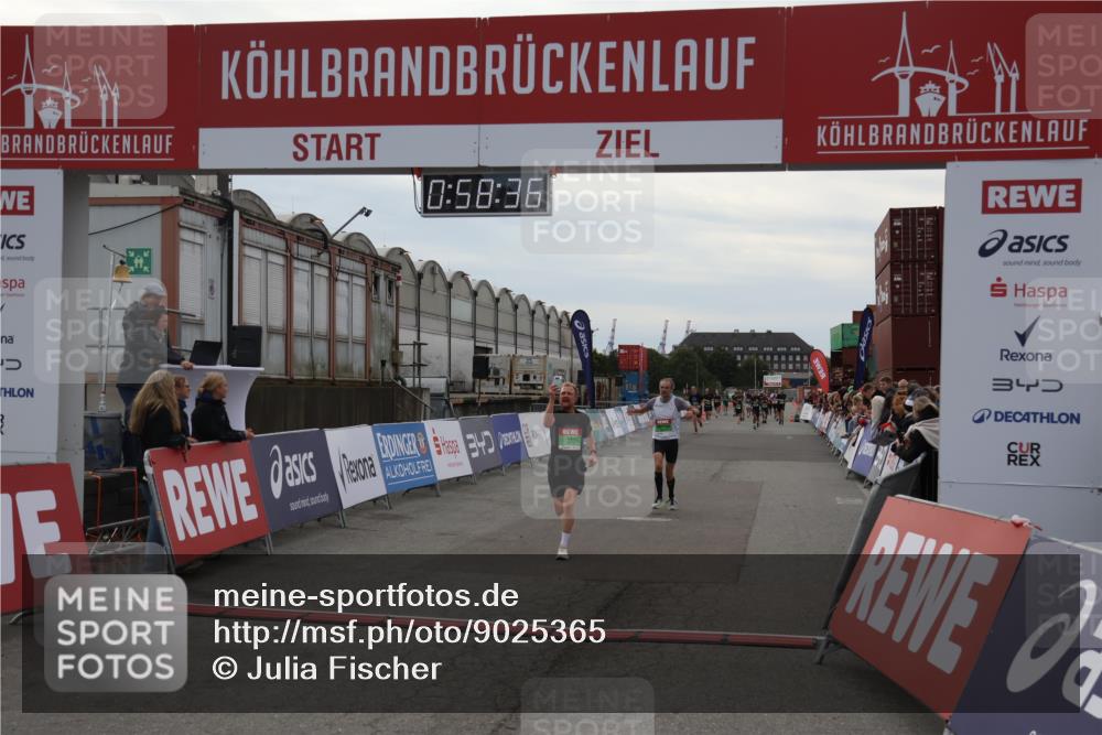 03.10.2025 - Köhlbrandbrückenlauf Julia Fischer http://msf.ph/oto/9025365 03.10.2025 15:58:36 Ziel 7095, 7121, 9057, 9340, 9659, 9715 meine-sportfotos.de