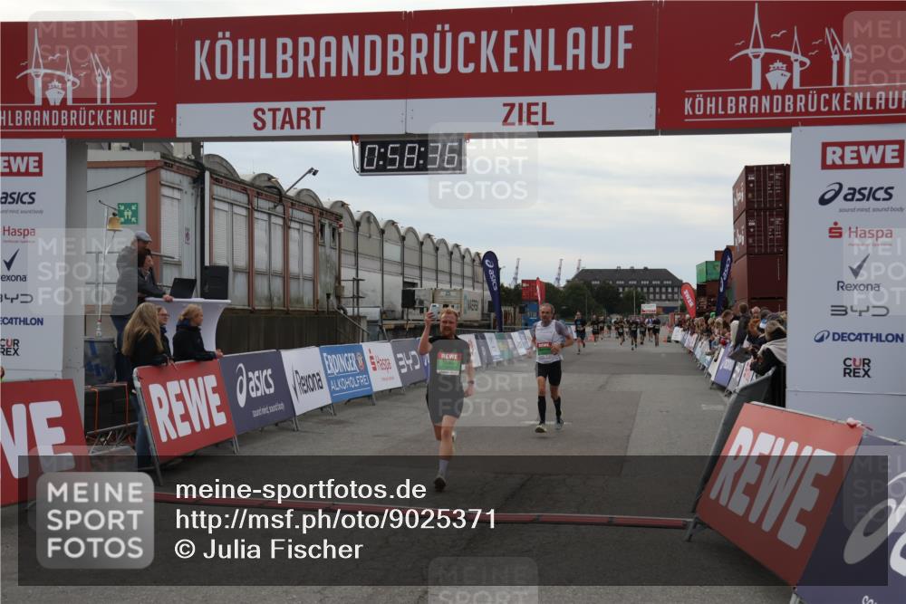03.10.2025 - Köhlbrandbrückenlauf Julia Fischer http://msf.ph/oto/9025371 03.10.2025 15:58:37 Ziel 7095, 7121, 9057, 9340, 9659, 9715 meine-sportfotos.de