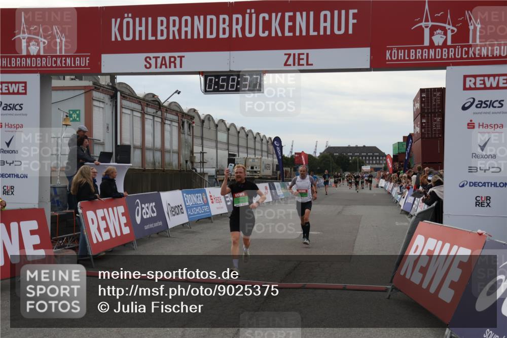 03.10.2025 - Köhlbrandbrückenlauf Julia Fischer http://msf.ph/oto/9025375 03.10.2025 15:58:37 Ziel 7095, 7121, 9057, 9340, 9659, 9715 meine-sportfotos.de
