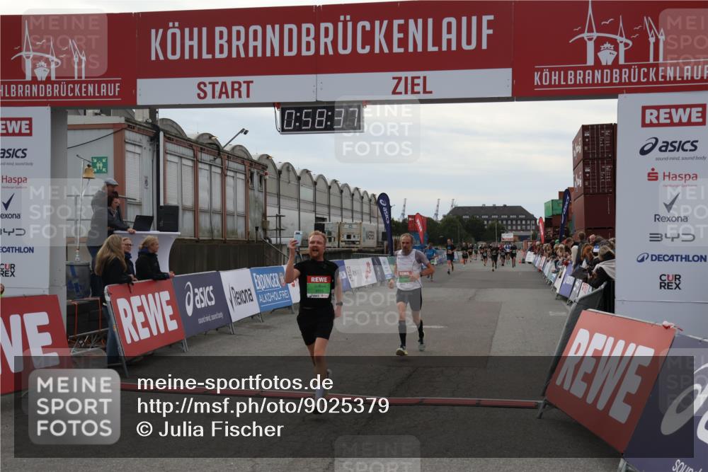 03.10.2025 - Köhlbrandbrückenlauf Julia Fischer http://msf.ph/oto/9025379 03.10.2025 15:58:37 Ziel 7095, 7121, 9057, 9340, 9659, 9715 meine-sportfotos.de