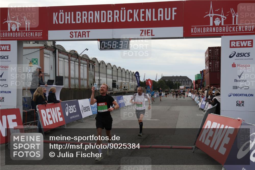 03.10.2025 - Köhlbrandbrückenlauf Julia Fischer http://msf.ph/oto/9025384 03.10.2025 15:58:38 Ziel 7121, 9057, 9715 meine-sportfotos.de