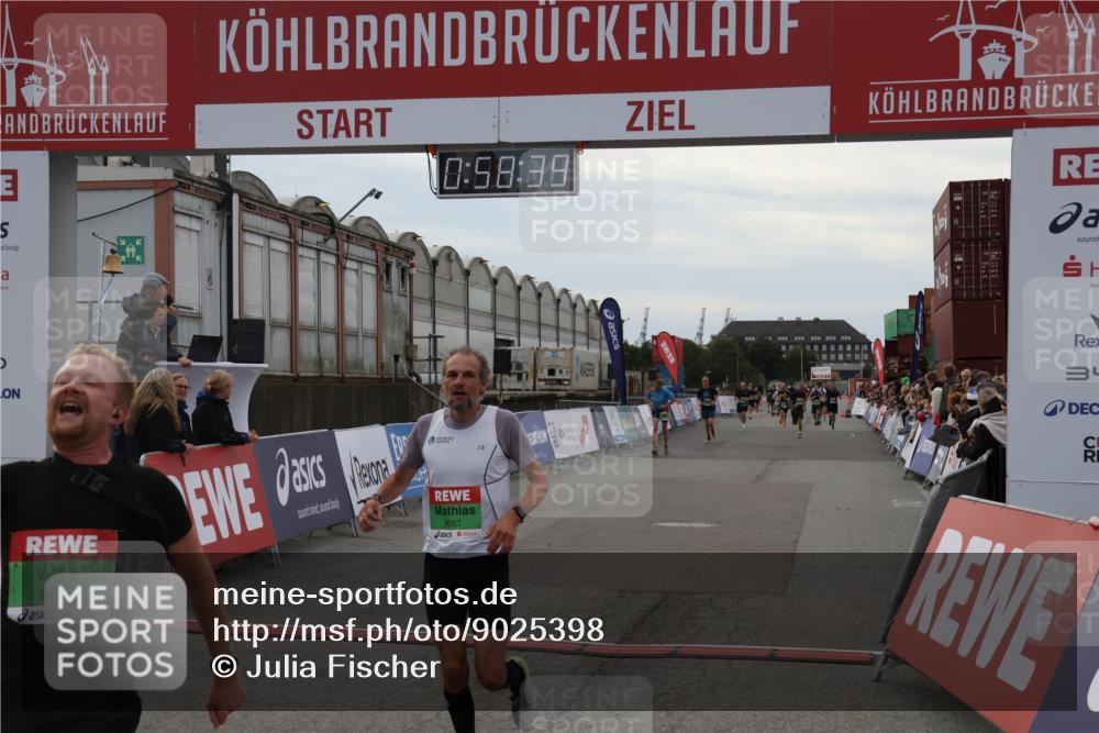 03.10.2025 - Köhlbrandbrückenlauf Julia Fischer http://msf.ph/oto/9025398 03.10.2025 15:58:39 Ziel 7121, 9057, 9715 meine-sportfotos.de