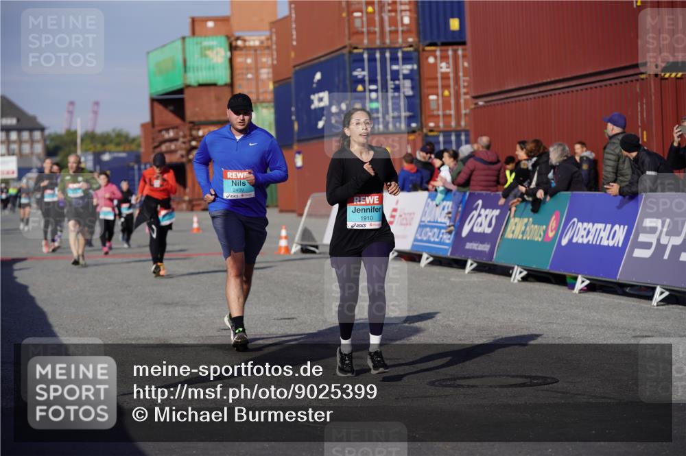 03.10.2025 - Köhlbrandbrückenlauf Michael Burmester http://msf.ph/oto/9025399 03.10.2025 10:28:22 Ziel 1713, 1910, 2409, 3013, 3054, 3360, 3611 meine-sportfotos.de