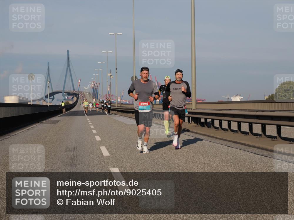 03.10.2025 - Köhlbrandbrückenlauf Fabian Wolf http://msf.ph/oto/9025405 03.10.2025 09:41:34 Position 3 6 meine-sportfotos.de
