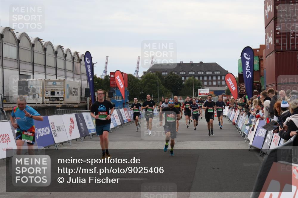 03.10.2025 - Köhlbrandbrückenlauf Julia Fischer http://msf.ph/oto/9025406 03.10.2025 15:58:44 Ziel 7017, 7176, 9057, 9187, 9582, 9715 meine-sportfotos.de