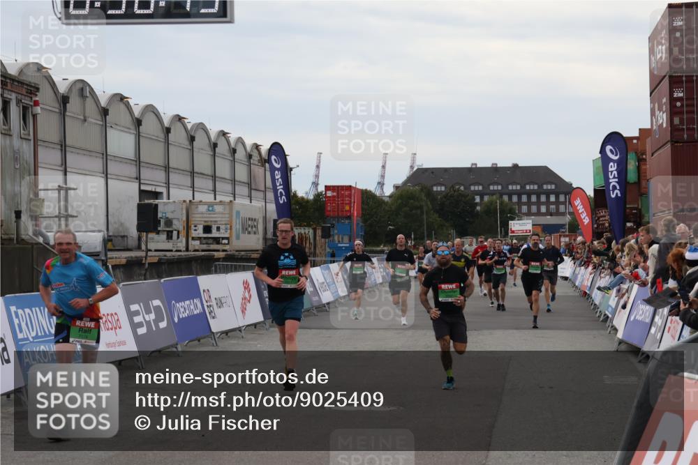 03.10.2025 - Köhlbrandbrückenlauf Julia Fischer http://msf.ph/oto/9025409 03.10.2025 15:58:45 Ziel 7017, 7081, 7176, 7182, 7737, 9057, 9187, 9582, 9715 meine-sportfotos.de