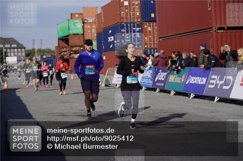 03.10.2025 - Köhlbrandbrückenlauf Michael Burmester http://msf.ph/oto/9025412 03.10.2025 10:28:22 Ziel 1713, 1910, 2409, 3013, 3054, 3360, 3611 meine-sportfotos.de