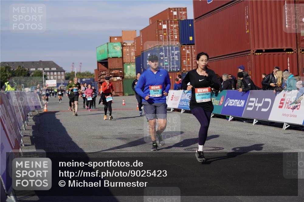 03.10.2025 - Köhlbrandbrückenlauf Michael Burmester http://msf.ph/oto/9025423 03.10.2025 10:28:23 Ziel 1713, 1910, 2409, 3013, 3054, 3611 meine-sportfotos.de