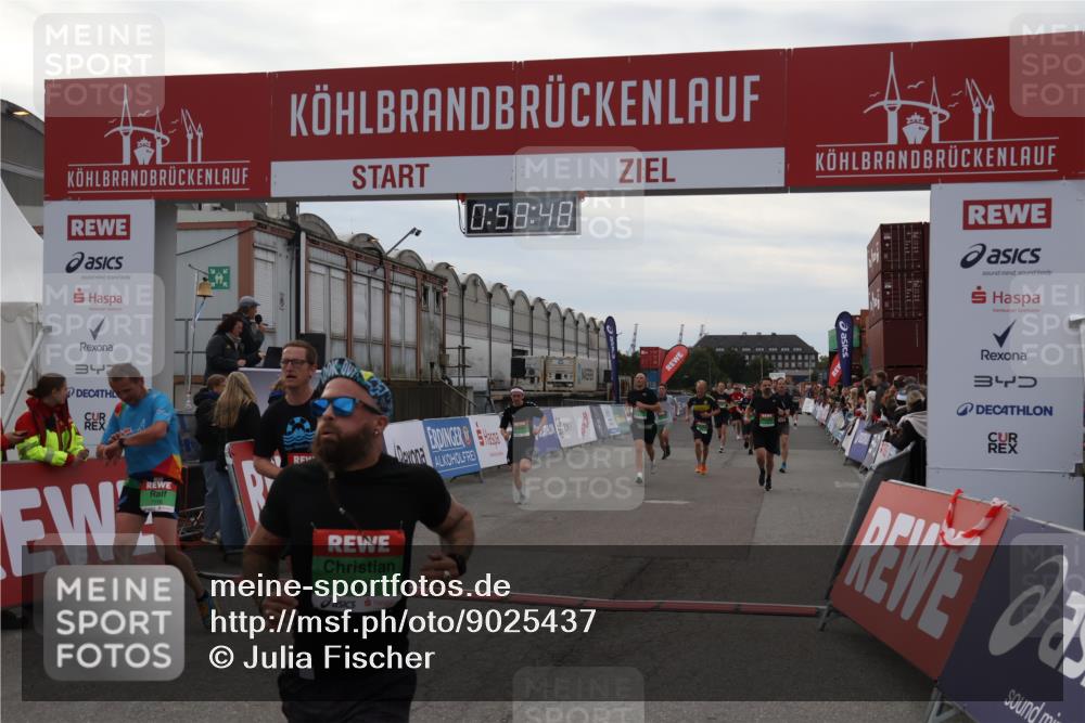 03.10.2025 - Köhlbrandbrückenlauf Julia Fischer http://msf.ph/oto/9025437 03.10.2025 15:58:49 Ziel 7017, 7081, 7101, 7117, 7176, 7182, 7244, 7737, 9086, 9187, 9512, 9582 meine-sportfotos.de