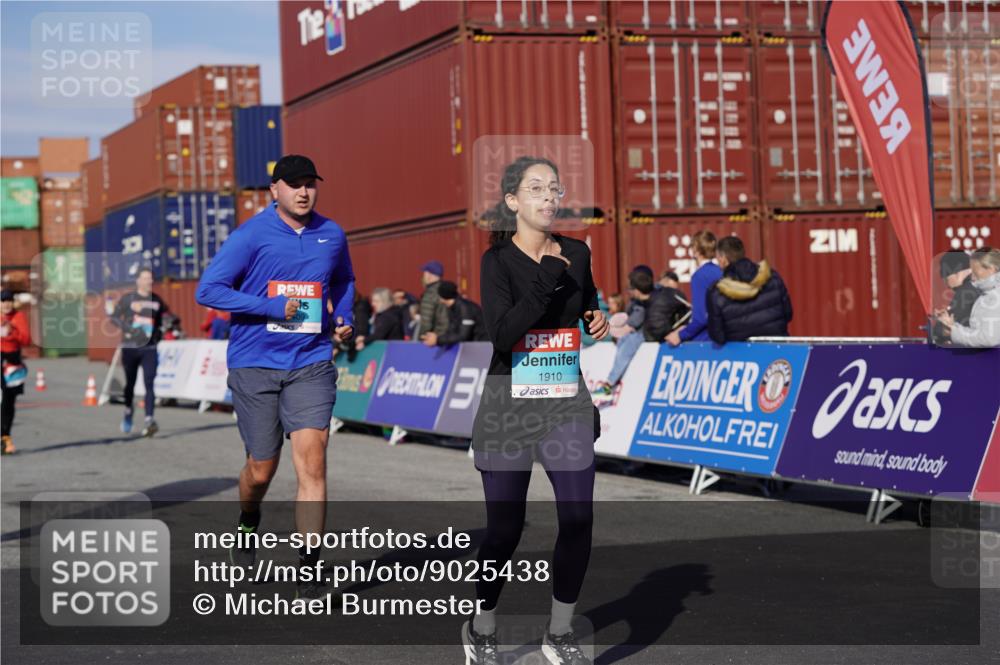 03.10.2025 - Köhlbrandbrückenlauf Michael Burmester http://msf.ph/oto/9025438 03.10.2025 10:28:24 Ziel 1713, 1765, 1910, 2216, 2409, 3013, 3054 meine-sportfotos.de