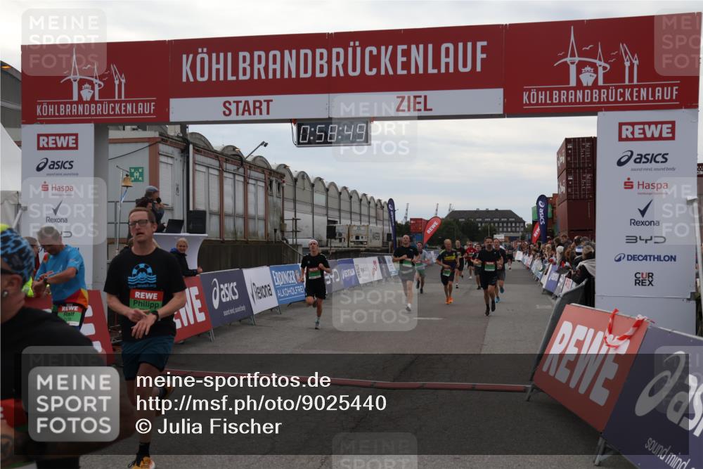 03.10.2025 - Köhlbrandbrückenlauf Julia Fischer http://msf.ph/oto/9025440 03.10.2025 15:58:49 Ziel 7017, 7081, 7101, 7117, 7176, 7182, 7244, 7737, 9086, 9187, 9512, 9582 meine-sportfotos.de