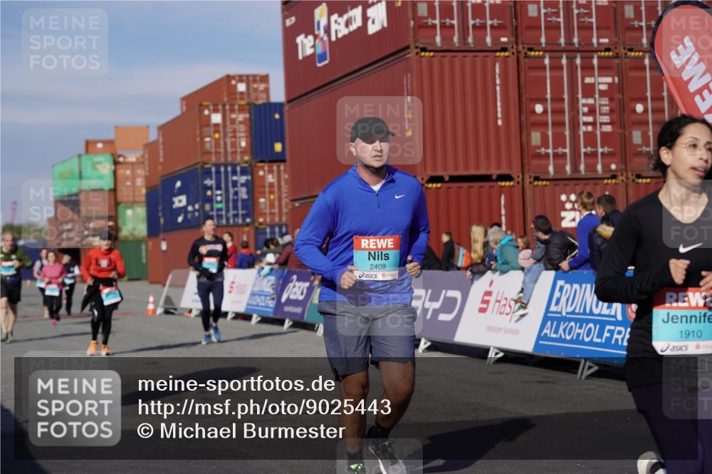 03.10.2025 - Köhlbrandbrückenlauf Michael Burmester http://msf.ph/oto/9025443 03.10.2025 10:28:24 Ziel 1713, 1765, 1910, 2216, 2409, 3013, 3054 meine-sportfotos.de