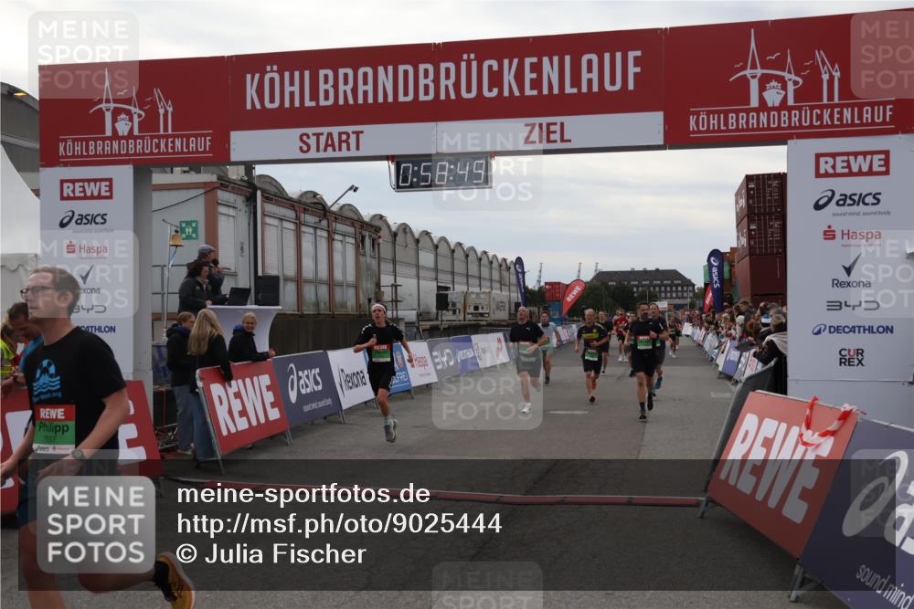 03.10.2025 - Köhlbrandbrückenlauf Julia Fischer http://msf.ph/oto/9025444 03.10.2025 15:58:49 Ziel 7017, 7081, 7101, 7117, 7176, 7182, 7244, 7737, 9086, 9187, 9512, 9582 meine-sportfotos.de